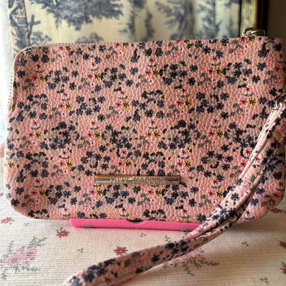 Steve Madden Handbags - Steve Madden Pink Floral Wristlet